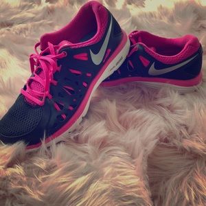 women’s nike running shoes